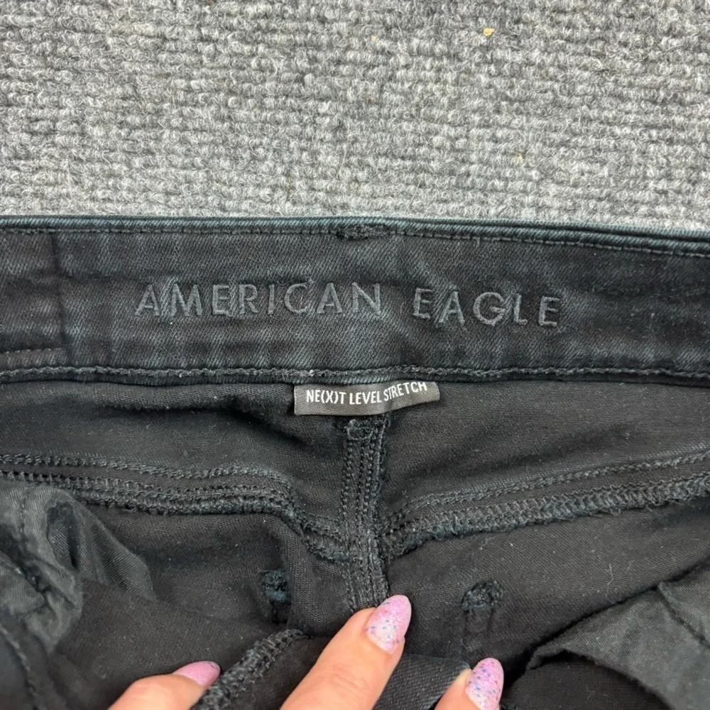 AMERICAN EAGLE Women’s Black Denim Curvy Hi-Rise Jegging Distressed size 2 Short